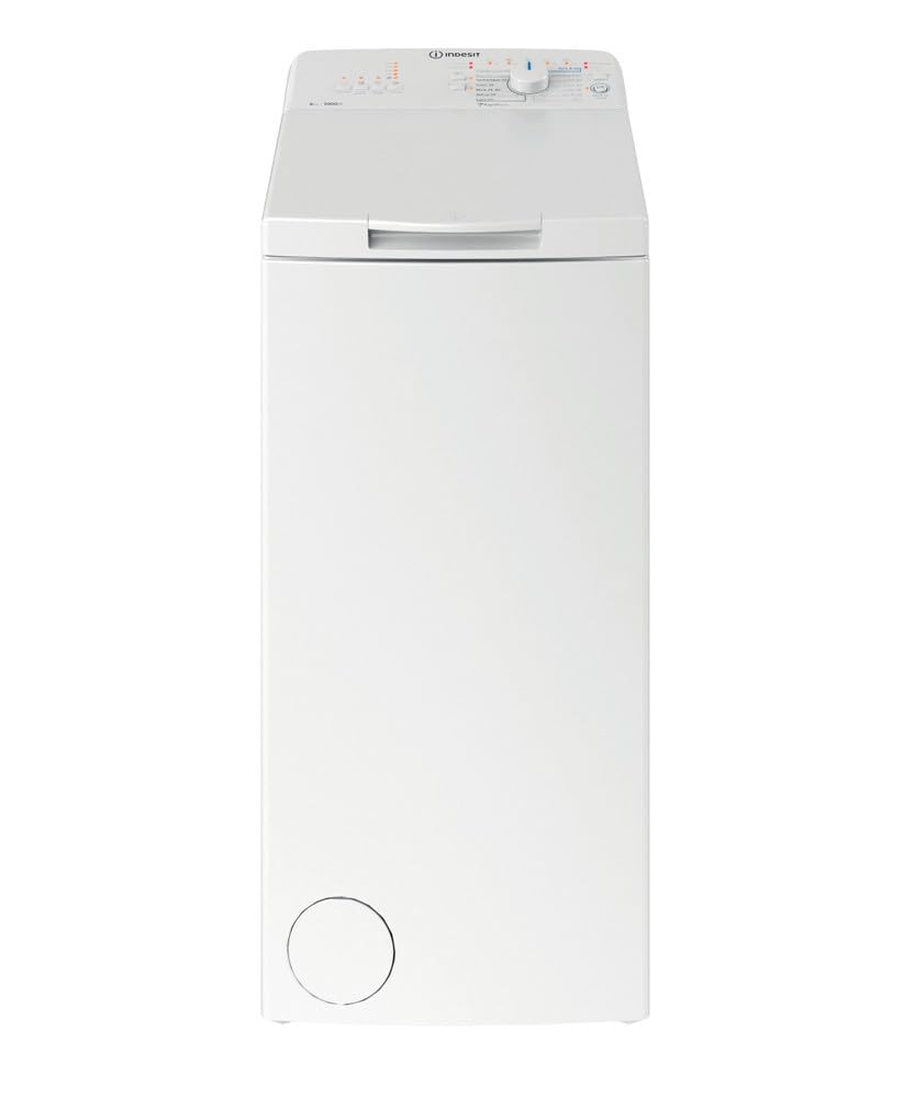 Lave-linge top blanc à couvercle supérieur présenté dans une buanderie lumineuse aux murs vert sauge.